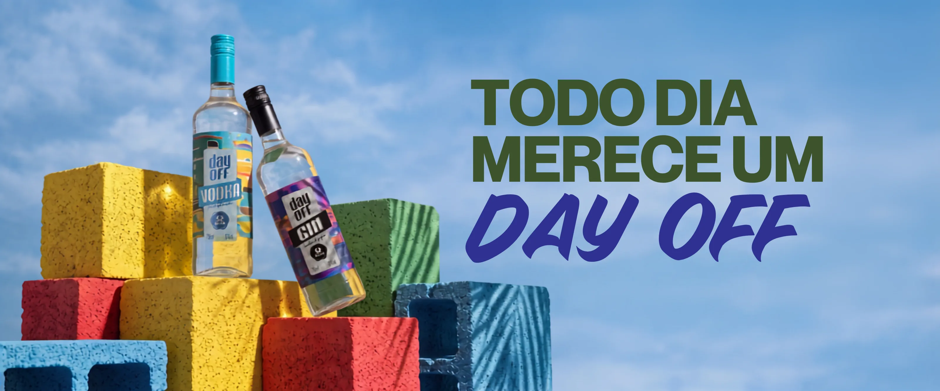 Todo dia merece um Day Off. Garrafas de Day Off Vodka e Day Off Gin sobre blocos de concreto coloridos, ao ar livre.